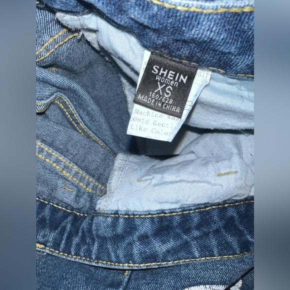 Cute Butterfly Denim Jeans Mom Cut Size Small - Picture 6 of 6